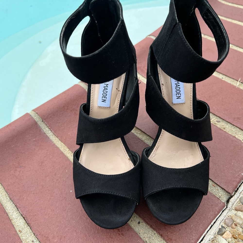 Steve Madden black suede platform open toe shoes size 7. Back zipper opening